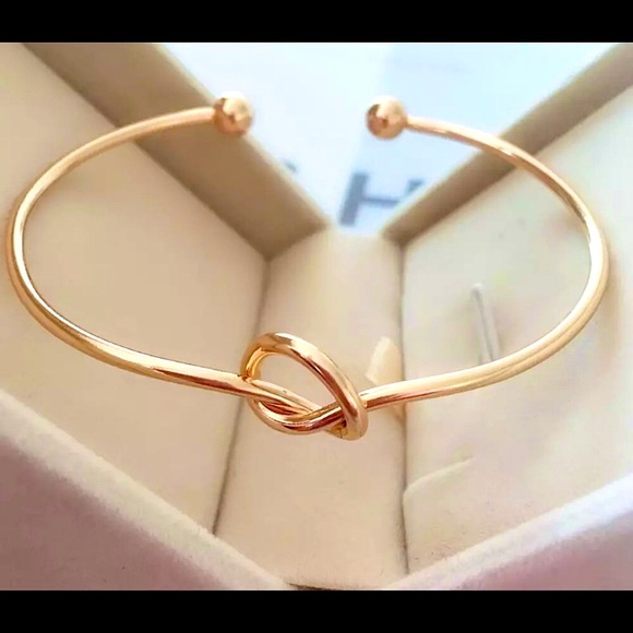 ⚜️[𝟯/$𝟭𝟴]⚜️Gold Knot Simple Delicate Cuff NEW - Picture 5 of 9
